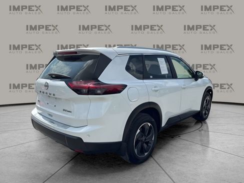 Used 2024 Nissan Rogue SV w/ SV Premium Package AWD/4WD image 5