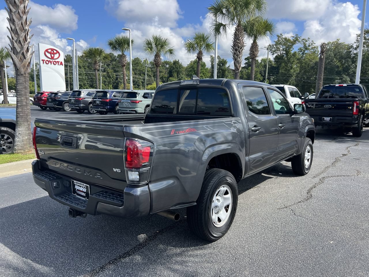 Used 2018 Toyota Tacoma SR w/ SR Convenience Package AWD/4WD image 10