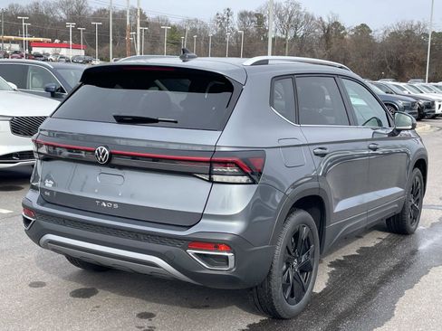 New 2026 Volkswagen Taos SE FWD image 7