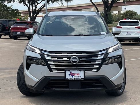 Used 2025 Nissan Rogue SV FWD image 2
