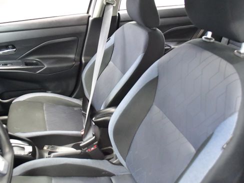 Used 2025 Nissan Versa SV w/ Trunk Package FWD image 9