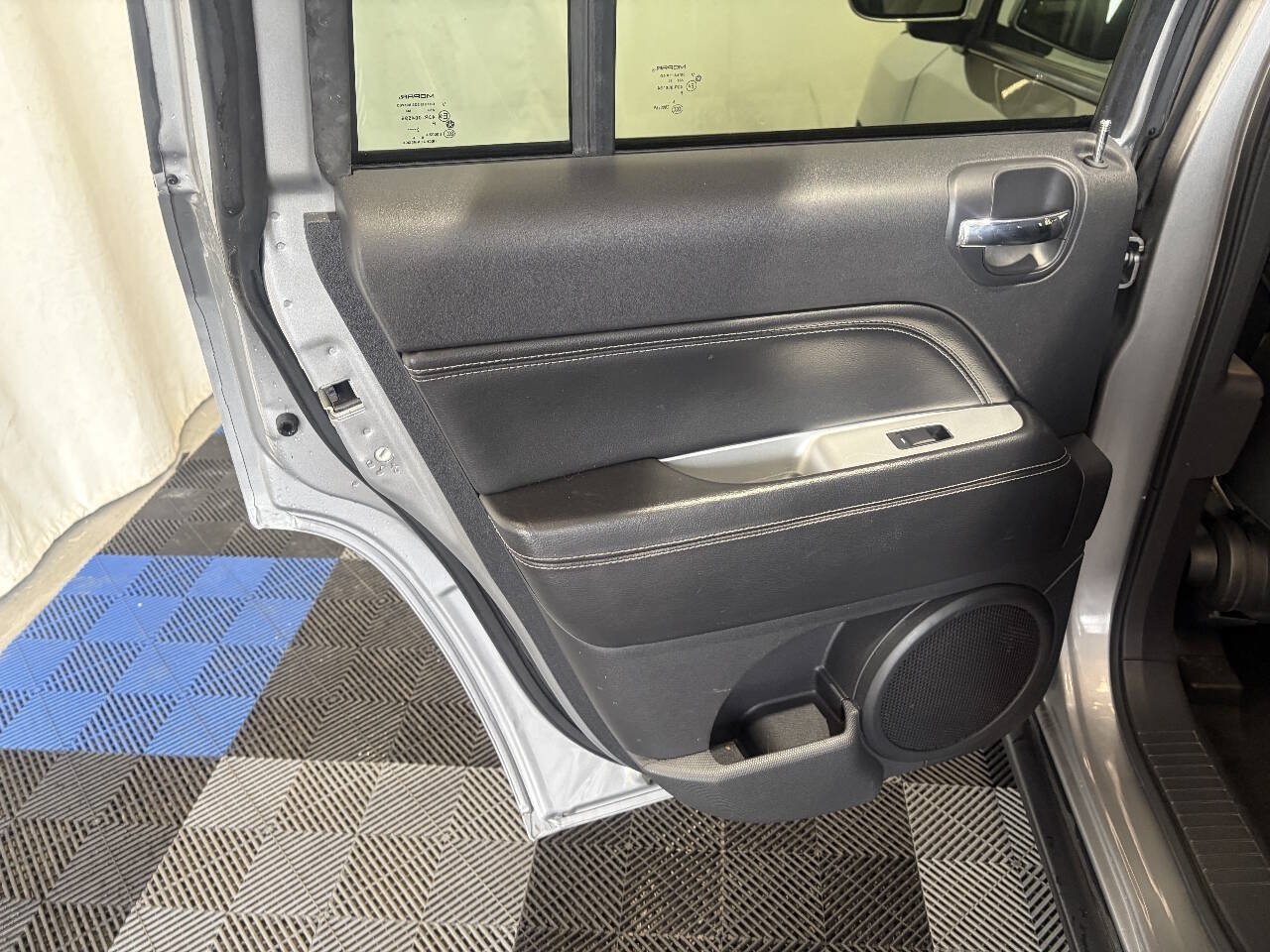 Used 2016 Jeep Compass Latitude AWD/4WD image 6