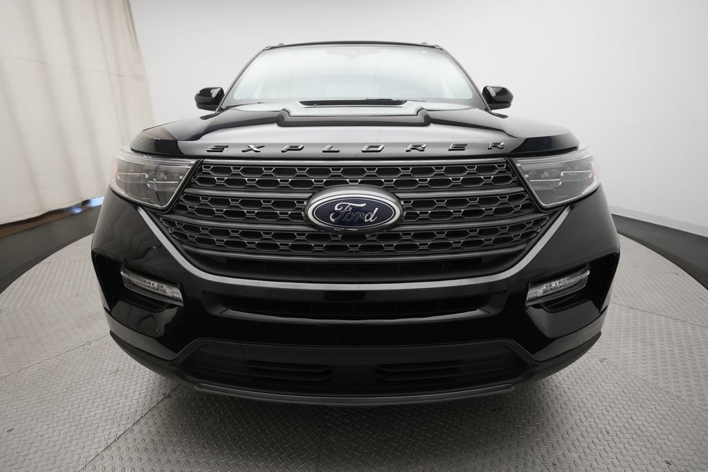 Used 2023 Ford Explorer XLT w/ Equipment Group 202A AWD/4WD image 12