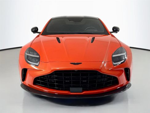 Used 2025 Aston Martin V8 Vantage Coupe image 11