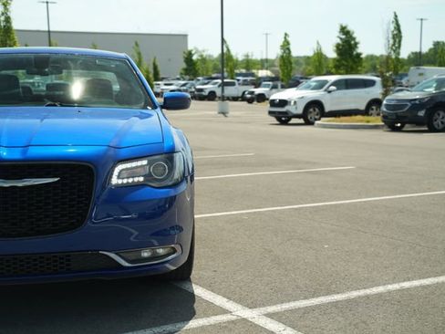 Used 2018 Chrysler 300 S AWD/4WD image 36