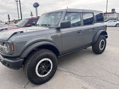 New 2025 Ford Bronco Badlands w/ Sasquatch Package AWD/4WD image 5