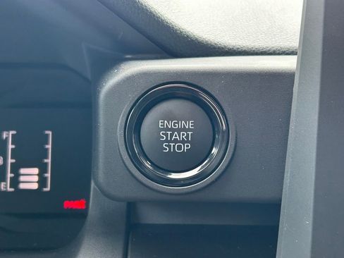 Used 2025 Toyota Tacoma SR5 AWD/4WD image 27