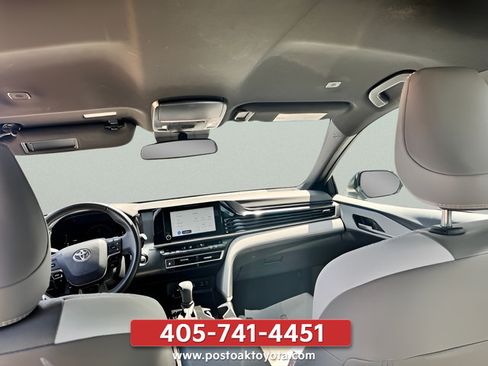 Used 2025 Toyota Camry SE FWD image 17