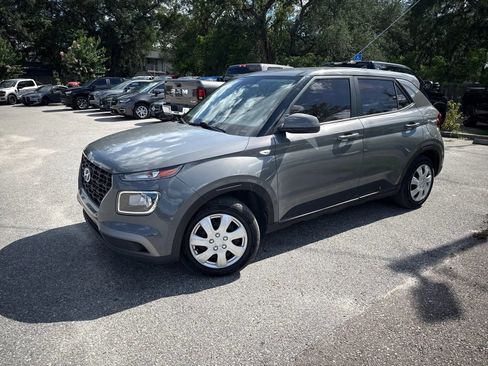 Used 2020 Hyundai Venue SE FWD image 3