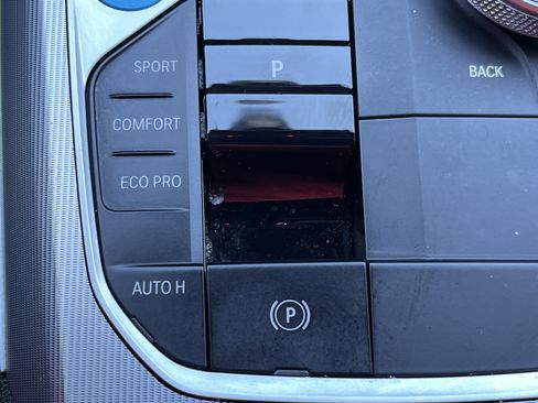 Used 2023 BMW i4 eDrive35 image 9