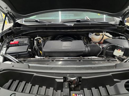 Used 2024 Chevrolet Suburban LT RWD image 13
