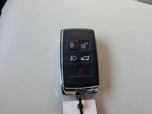 Used 2025 Land Rover Range Rover SE AWD/4WD image 36