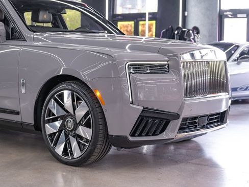 Used 2026 Rolls-Royce Cullinan AWD/4WD image 5