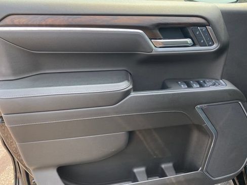 Certified 2025 GMC Sierra 1500 SLT RWD image 17