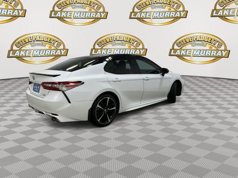 Used 2018 Toyota Camry XSE image 2
