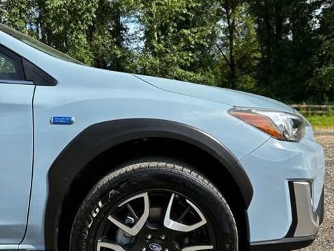Used 2019 Subaru Crosstrek Hybrid w/ Moonroof Package w/Navigation AWD/4WD image 32