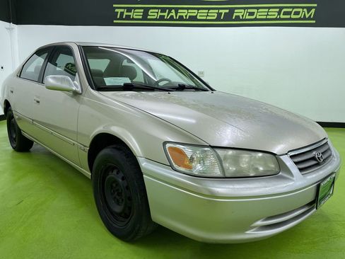 Used 2000 Toyota Camry CE image 2