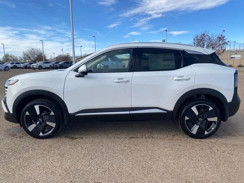 New 2025 Nissan Kicks SR image 3