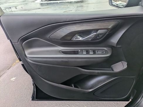 Used 2023 GMC Terrain SLE w/ Driver Convenience Package image 11