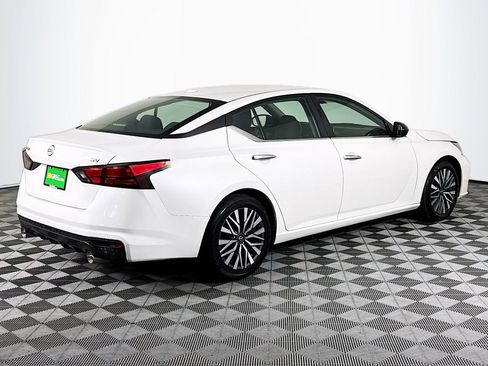 Used 2024 Nissan Altima 2.5 SV image 10