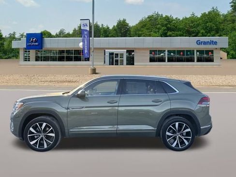 Used 2025 Volkswagen Atlas Cross Sport SEL Premium R-Line image 9