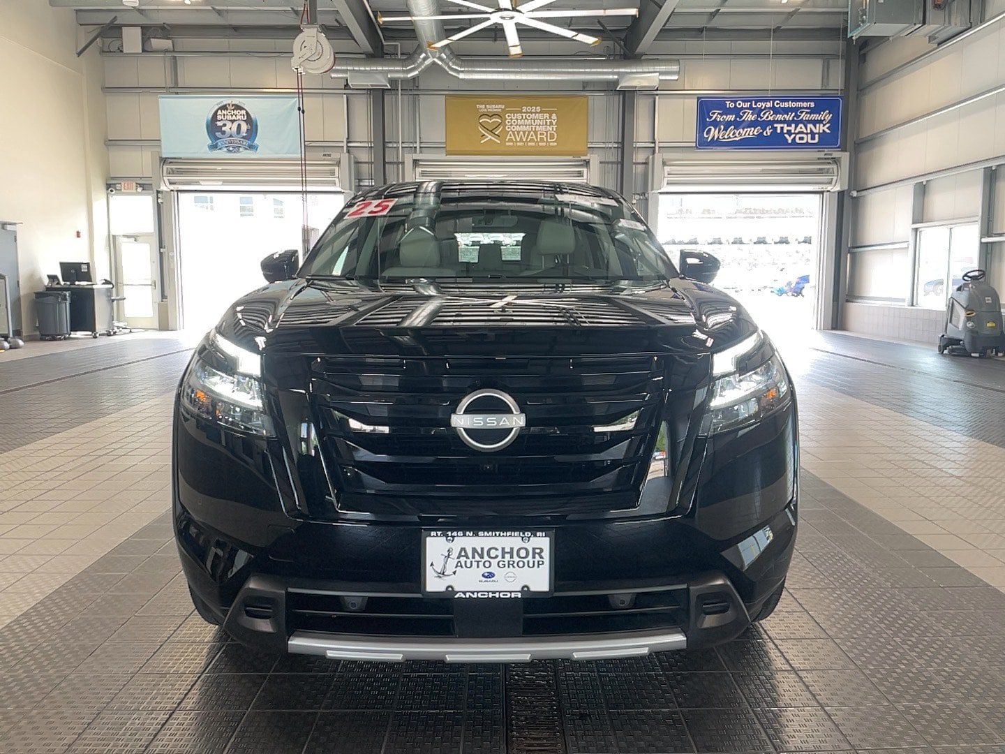 Used 2025 Nissan Pathfinder SL w/ SL Premium Package AWD/4WD image 2