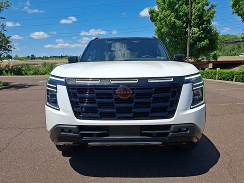 Used 2026 Nissan Armada PRO-4X w/ Captain's Chari Seat Package AWD/4WD image 2