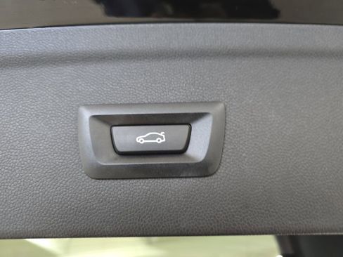 Used 2024 BMW iX xDrive50 w/ Sport Package AWD/4WD image 31