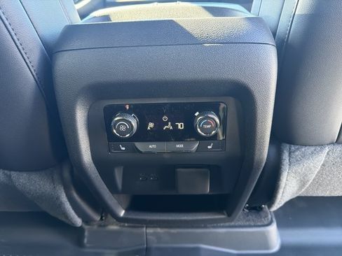 New 2026 Chevrolet Traverse RS w/ LPO, Floor Liner Package AWD/4WD image 32