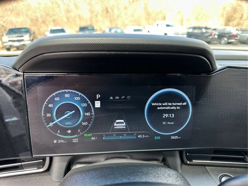 Certified 2025 Hyundai Elantra SEL FWD image 17