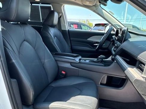 Used 2024 Toyota Grand Highlander AWD image 18