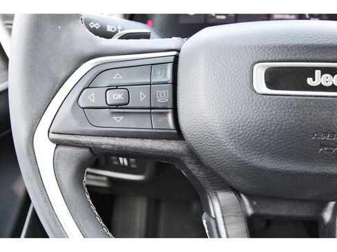 Used 2023 Jeep Grand Cherokee L Limited w/ Luxury Tech Group II image 19