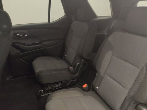 Used 2023 Chevrolet Traverse LT FWD image 18