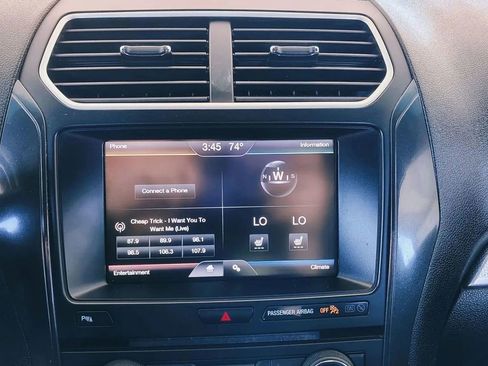 Used 2016 Ford Explorer XLT w/ Equipment Group 202A AWD/4WD image 21