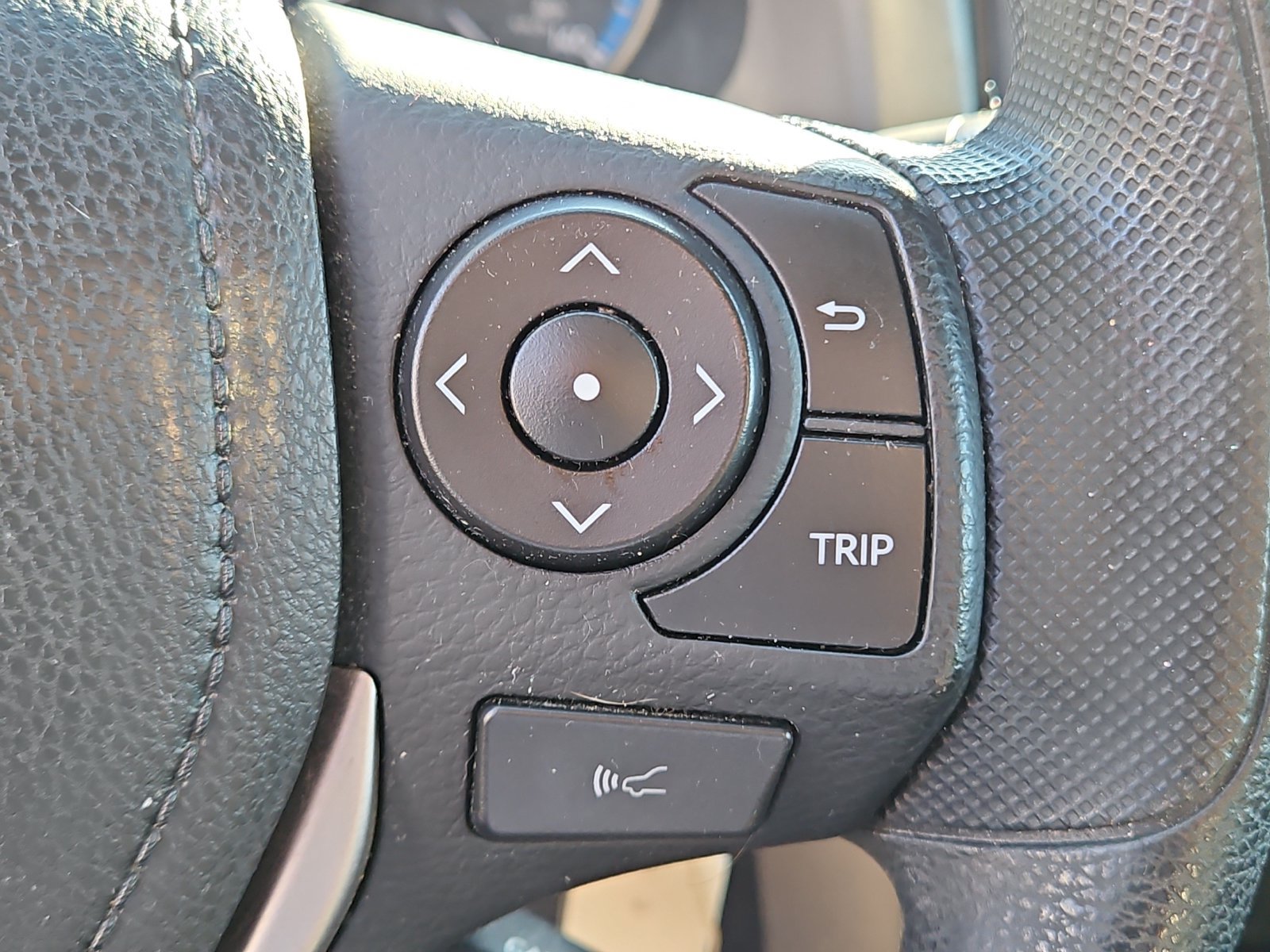 Certified 2018 Toyota RAV4 LE w/ Carpet Mat Package AWD/4WD image 24