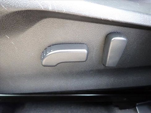 Used 2023 Subaru Crosstrek 2.0i Premium image 12