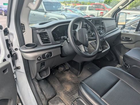 Used 2024 Ford Transit 250 148 Medium Roof RWD image 8