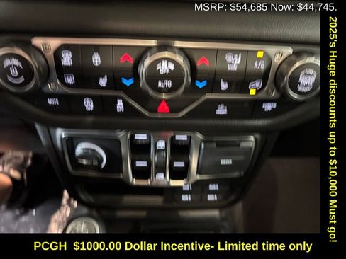 New 2025 Jeep Gladiator Sport image 16