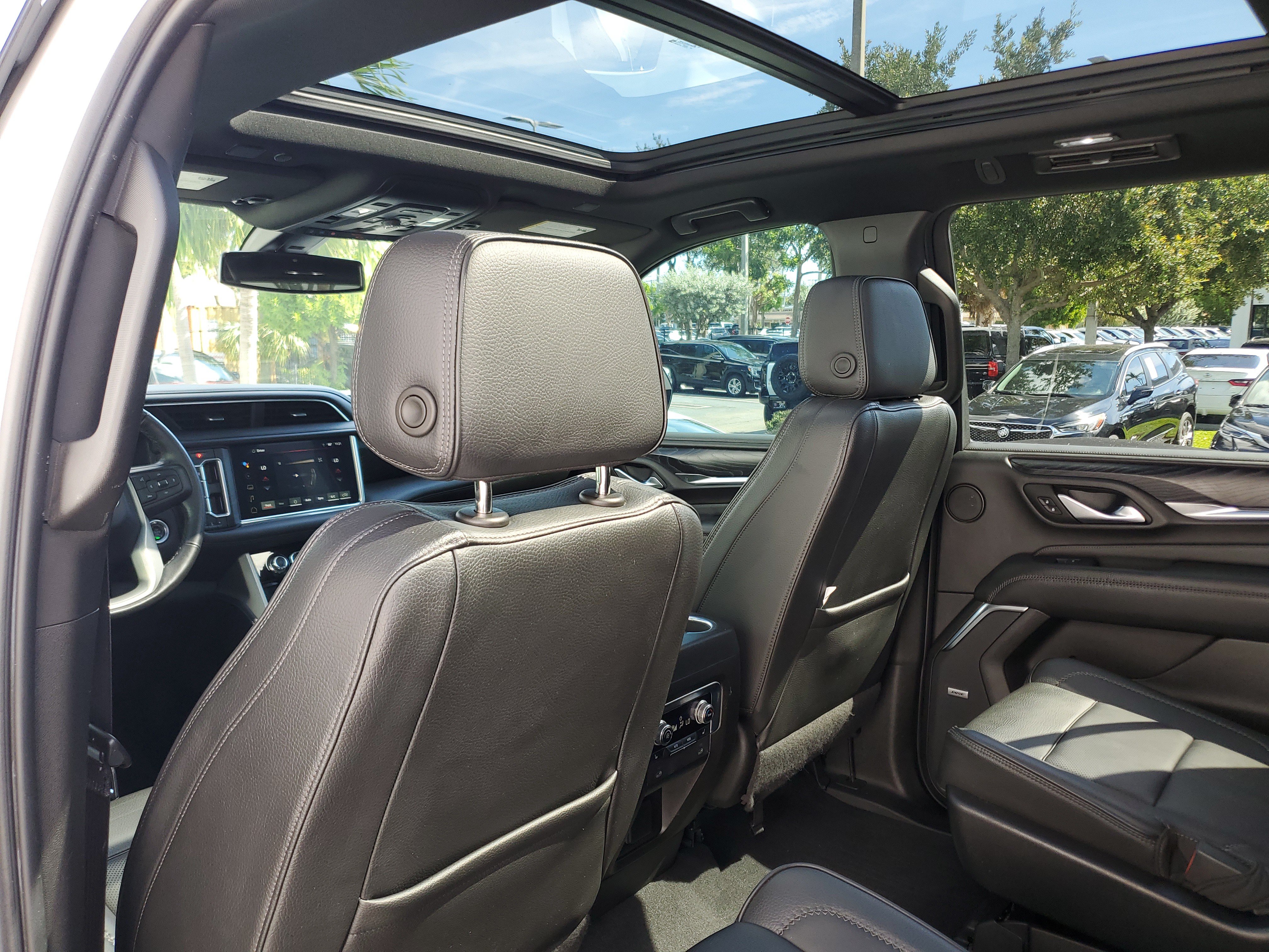 Used 2022 GMC Yukon XL Denali RWD image 14