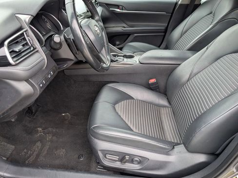 Used 2022 Toyota Camry SE image 17