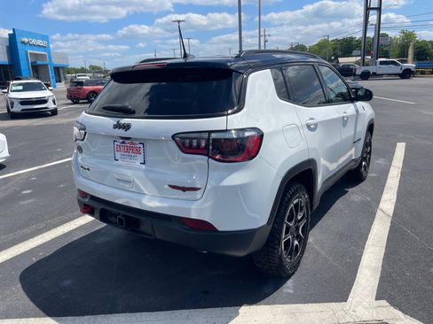 Used 2025 Jeep Compass Trailhawk w/ Trailer Tow Group image 15