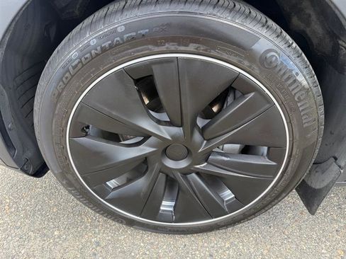 Used 2024 Tesla Model Y Long Range AWD/4WD image 8