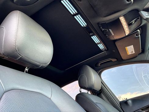 Used 2019 Mercedes-Benz C 300 Sedan image 23