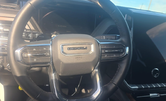 Used 2025 GMC Yukon XL Denali AWD/4WD image 6