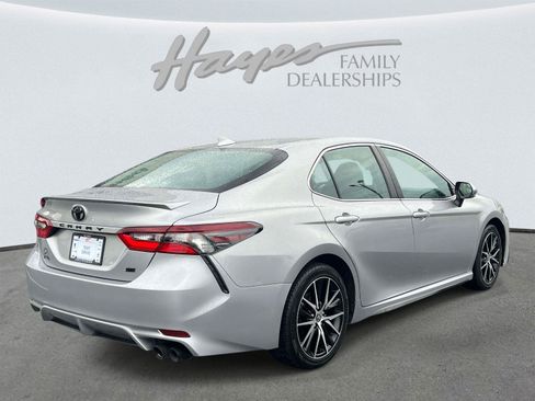 Used 2024 Toyota Camry SE FWD image 3