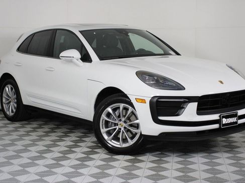 Certified 2026 Porsche Macan AWD/4WD image 9