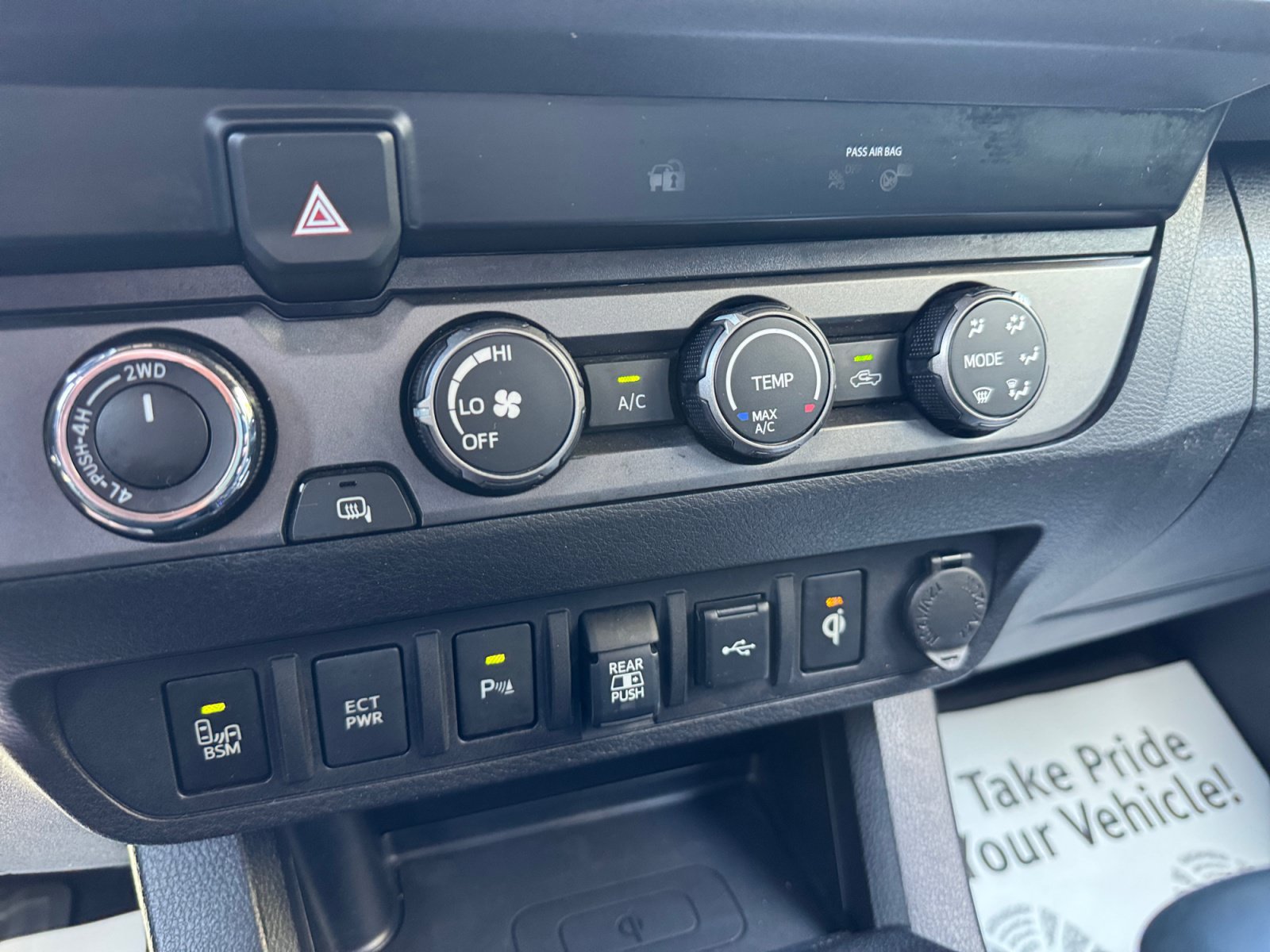 Used 2020 Toyota Tacoma TRD Off-Road w/ Technology Package AWD/4WD image 4
