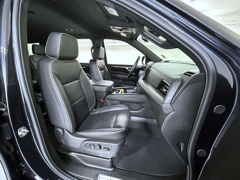 Certified 2025 Chevrolet Tahoe Premier AWD/4WD image 16