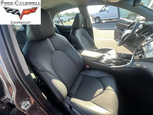 Used 2019 Toyota Camry SE FWD image 32