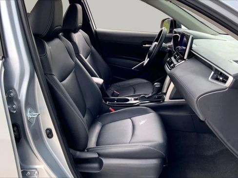 Certified 2025 Toyota Corolla Cross XLE AWD/4WD image 9